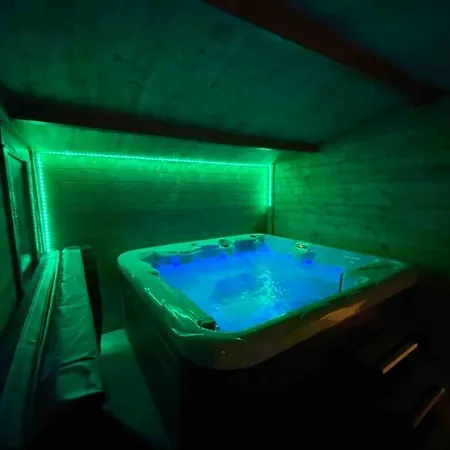 120m2 Acces Pmr Piscine Chauffee Et Jacuzzi *