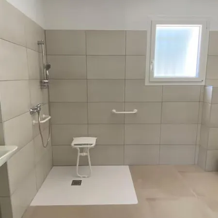 120m2 Acces Pmr Piscine Chauffee Et Jacuzzi