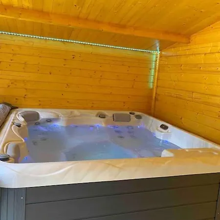 120m2 Acces Pmr Piscine Chauffee Et Jacuzzi Villa Orgnac-l'Aven