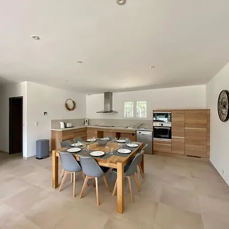 Villa 120m2 Acces Pmr Piscine Chauffee Et Jacuzzi *